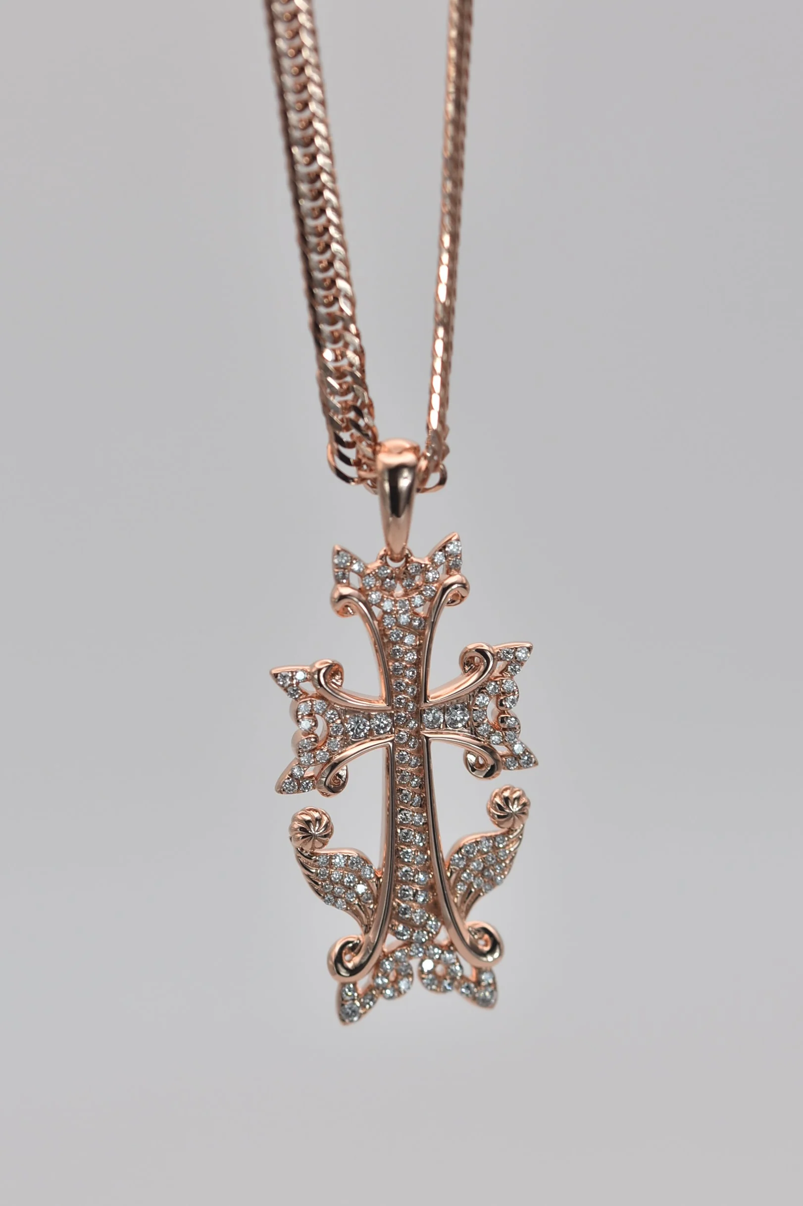18CT GOLD AZAT MARD KHACHKAR NECKLACE