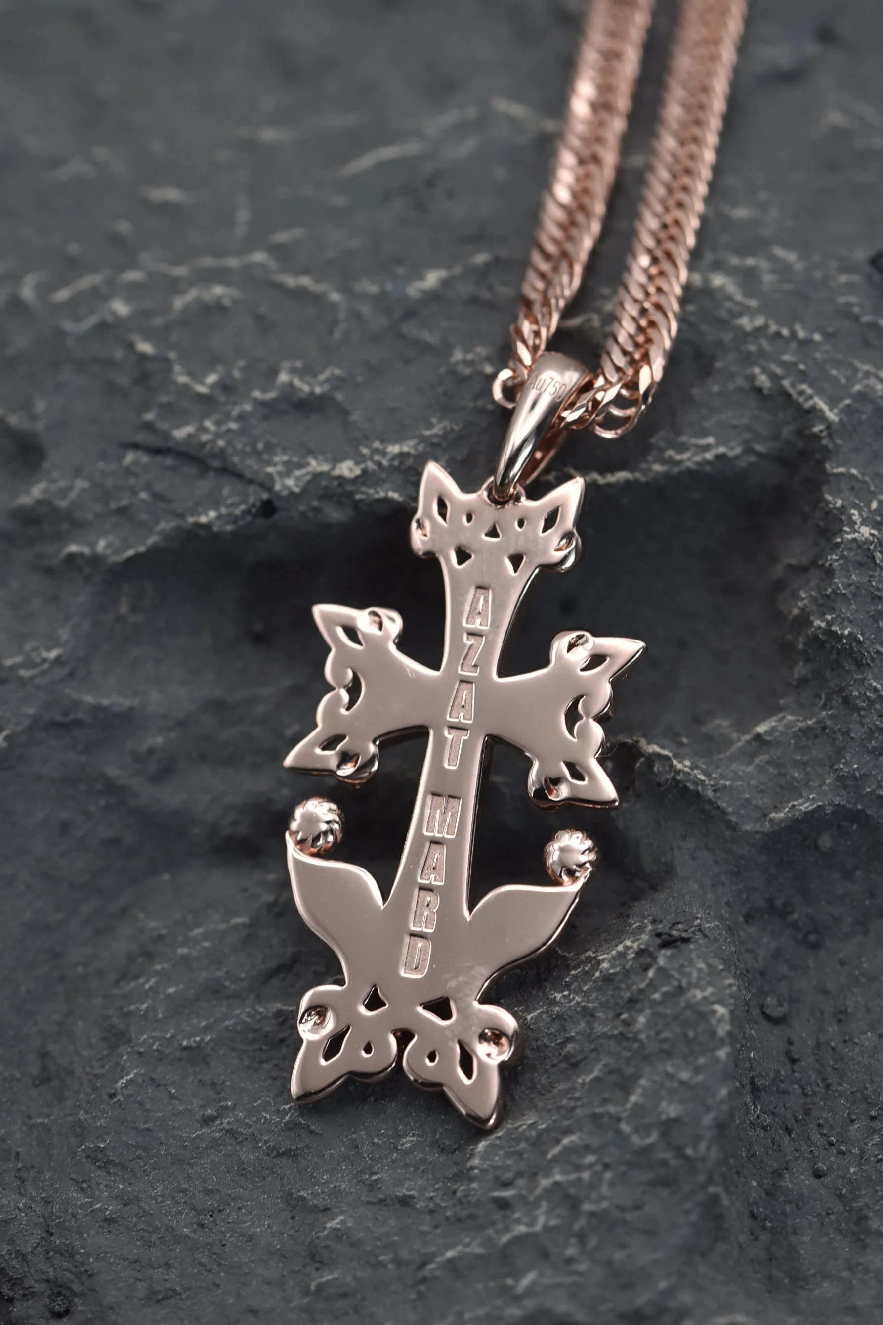 18CT GOLD AZAT MARD KHACHKAR NECKLACE - Image 5