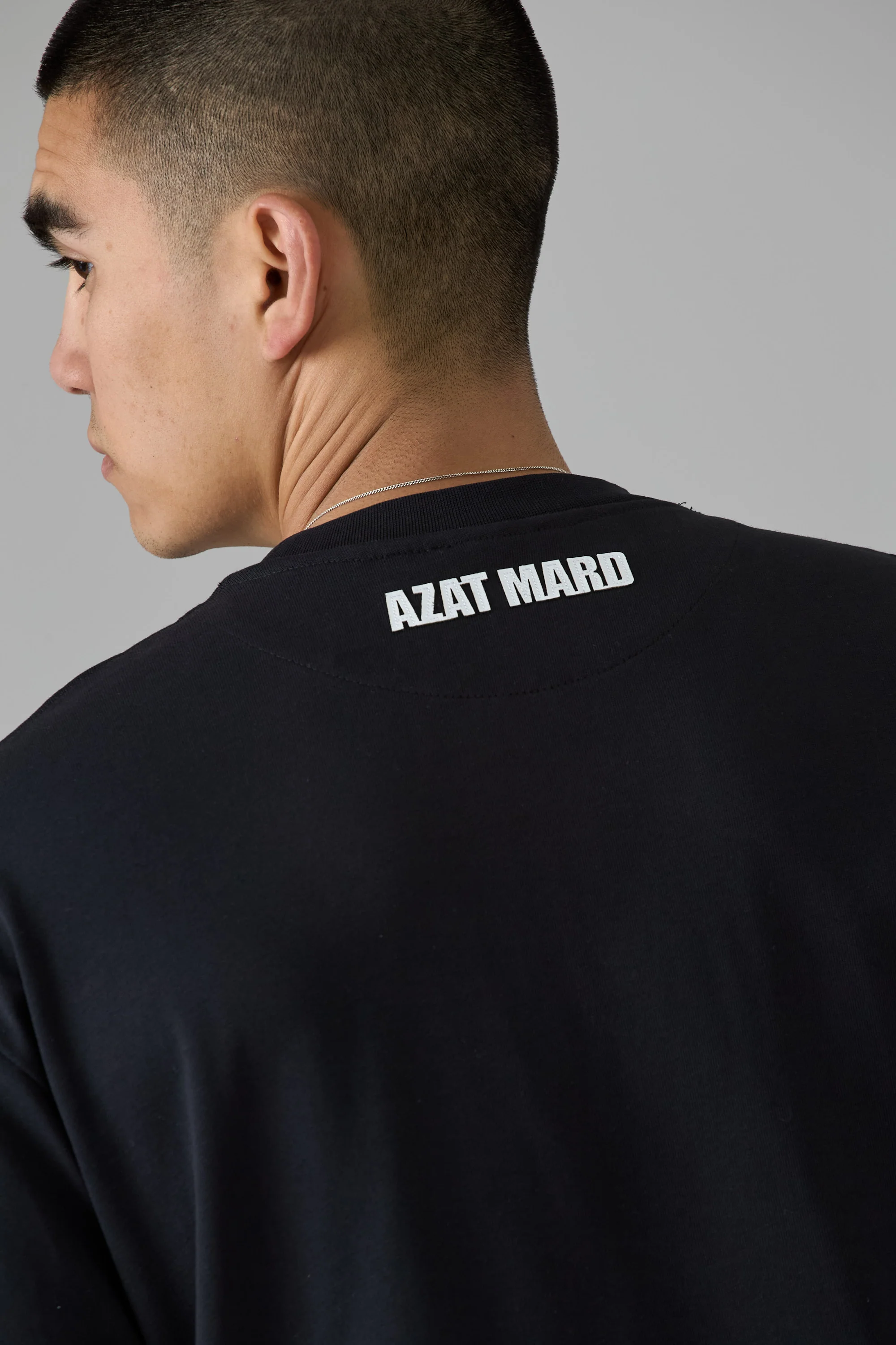 BLACK FRONT CREST T-SHIRT - Image 3