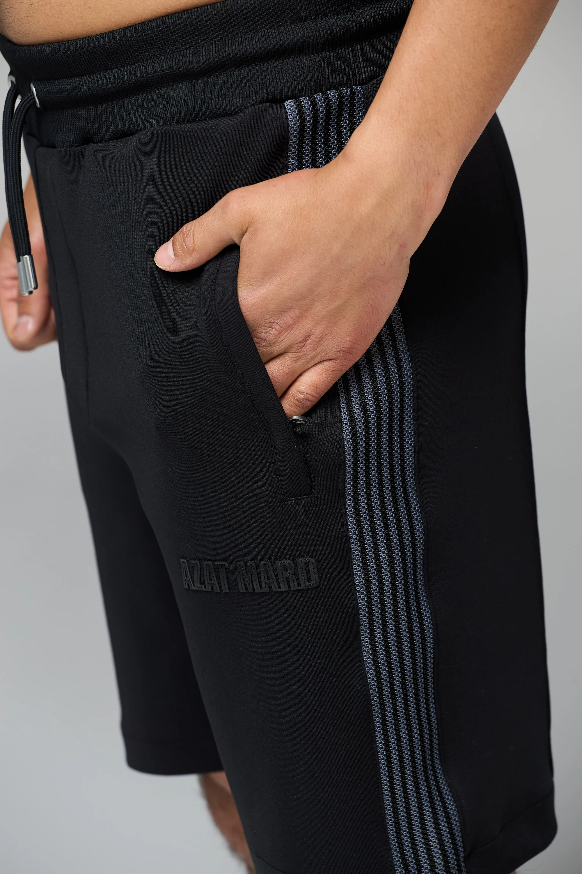 BLACK TRACKSUIT SHORTS - Image 2