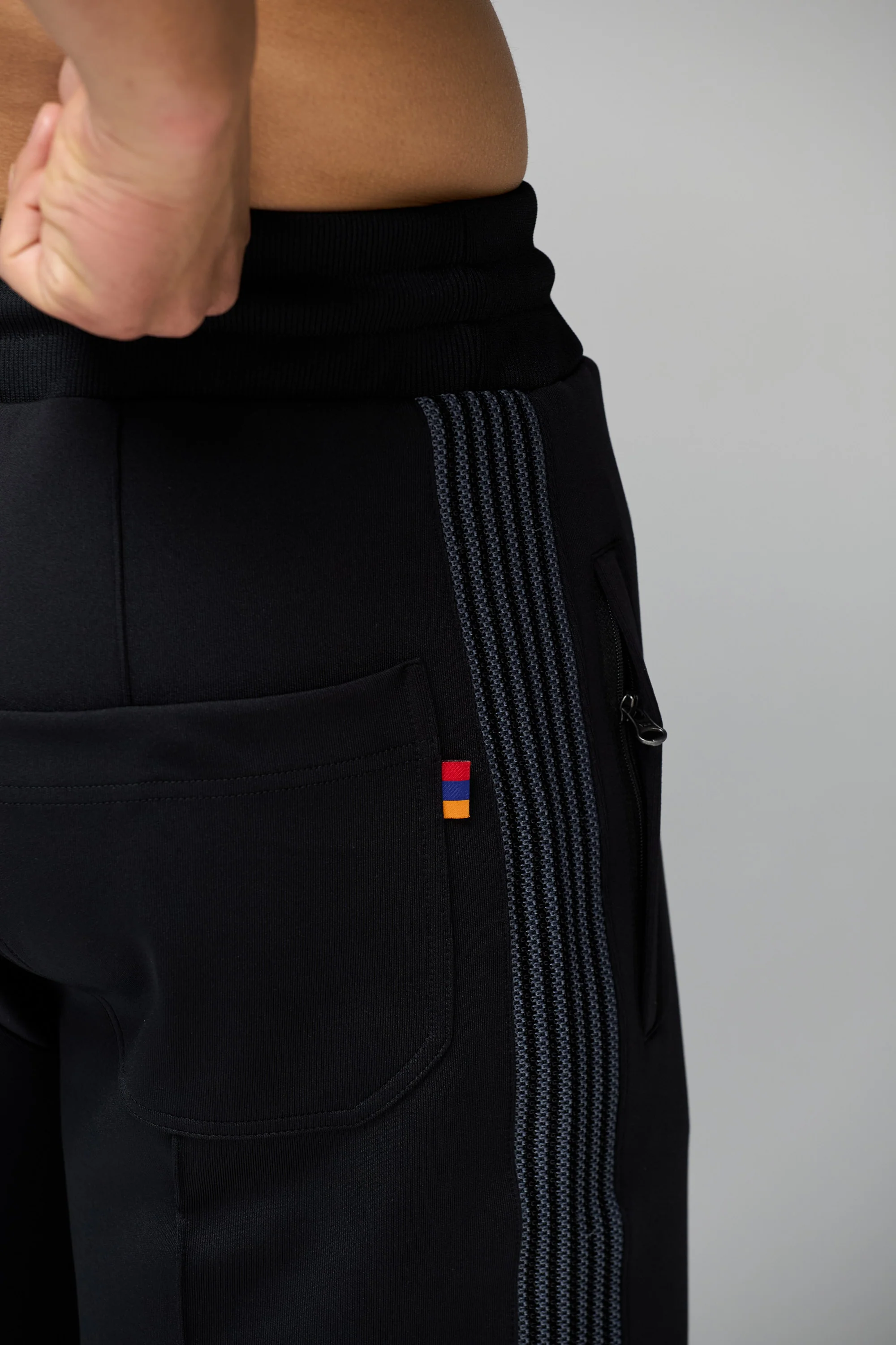 BLACK TRACKSUIT SHORTS - Image 4