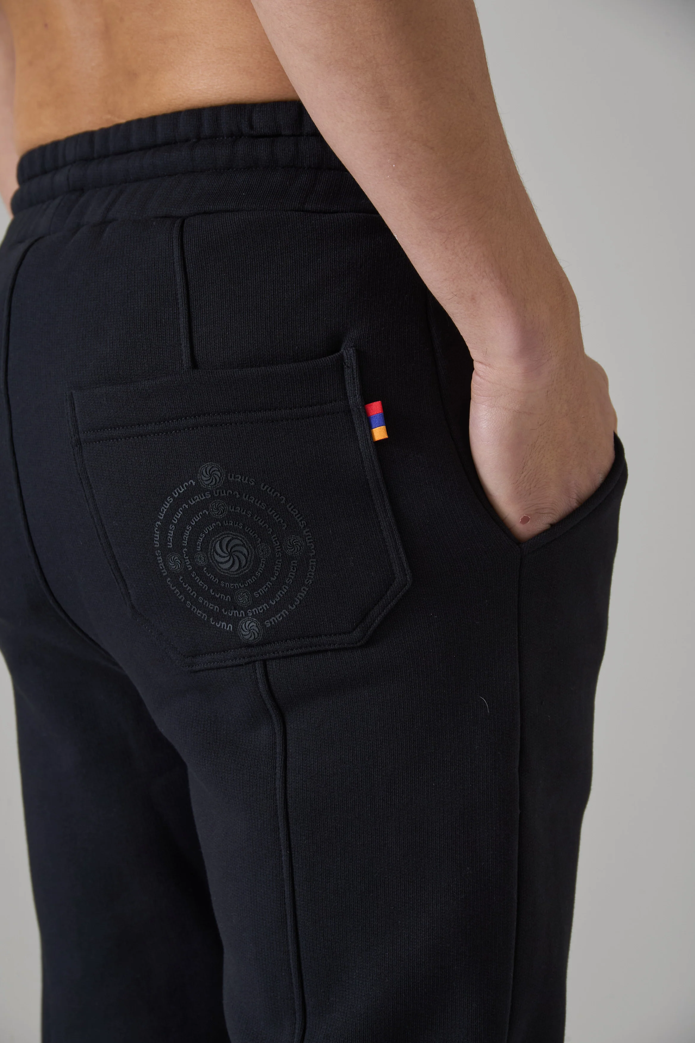 WHEEL OF ETERNITY BLACK JOGGERS - Image 3