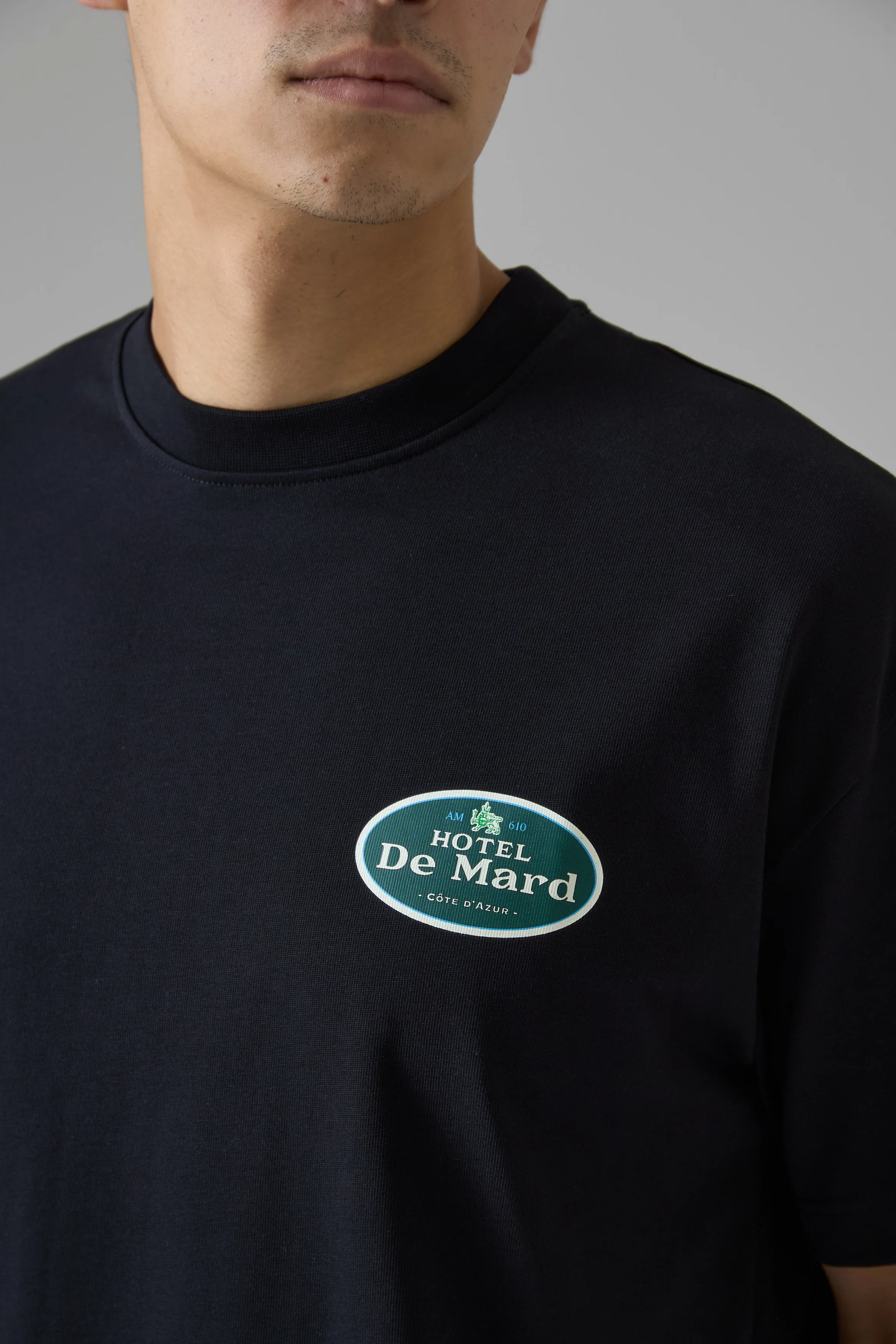 HOTEL DE MARD BLACK T-SHIRT - Image 6