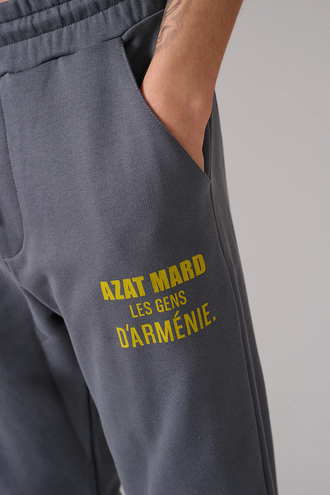 LES GENS CHARCOAL/YELLOW JOGGERS - Image 4
