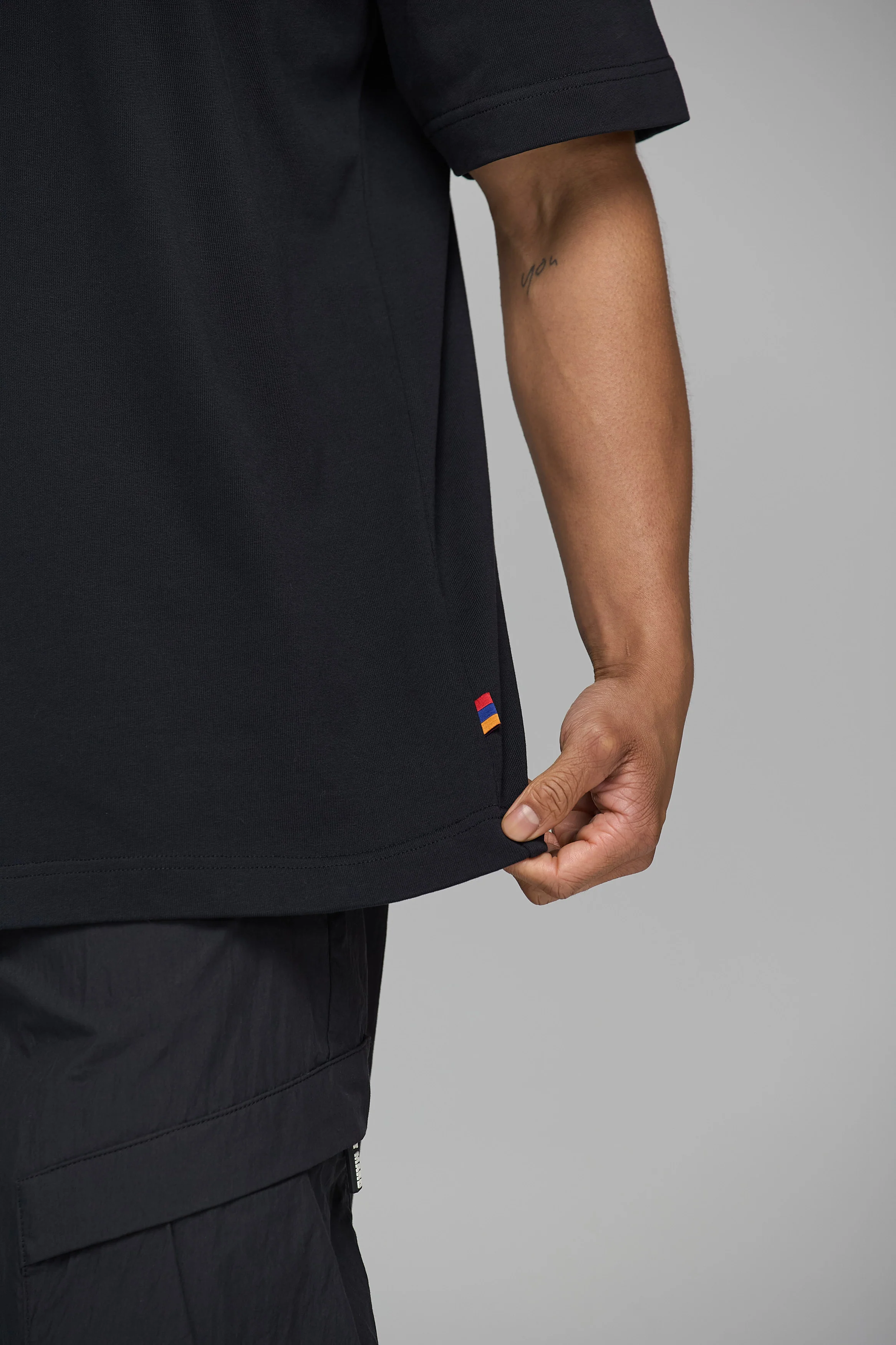 LES GENS SIGNATURE BLACK T-SHIRT - Image 5