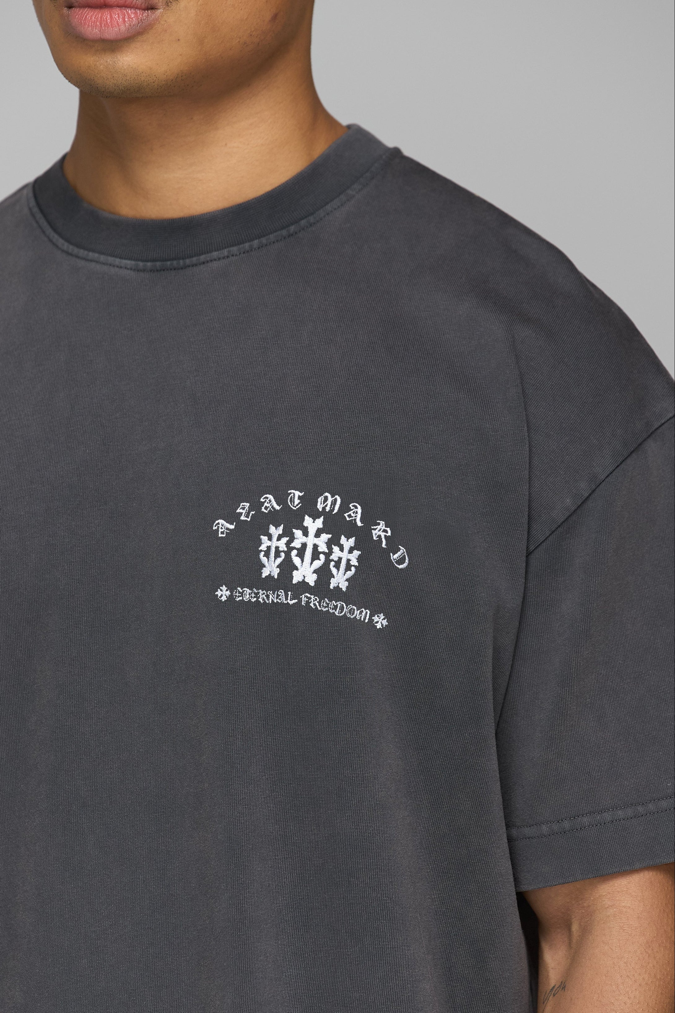SPECIAL EDITION ARMENIAN KHACHKAR WASHED GREY T-SHIRT - Image 4