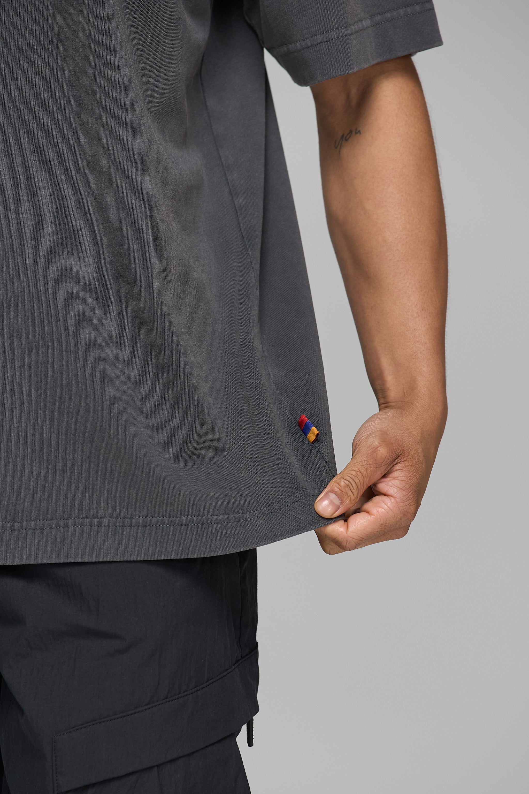 SPECIAL EDITION ARMENIAN KHACHKAR WASHED GREY T-SHIRT - Image 6