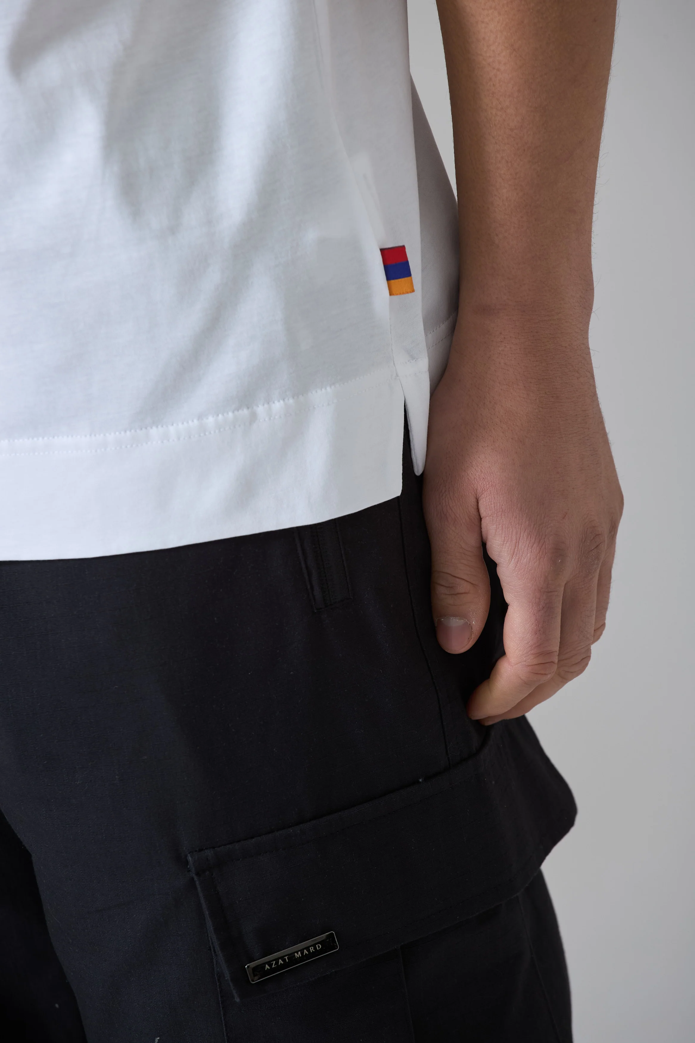 WHITE MERCERISED T-SHIRT WITH WHITE ORGANIC LEATHER LOGO - Image 5